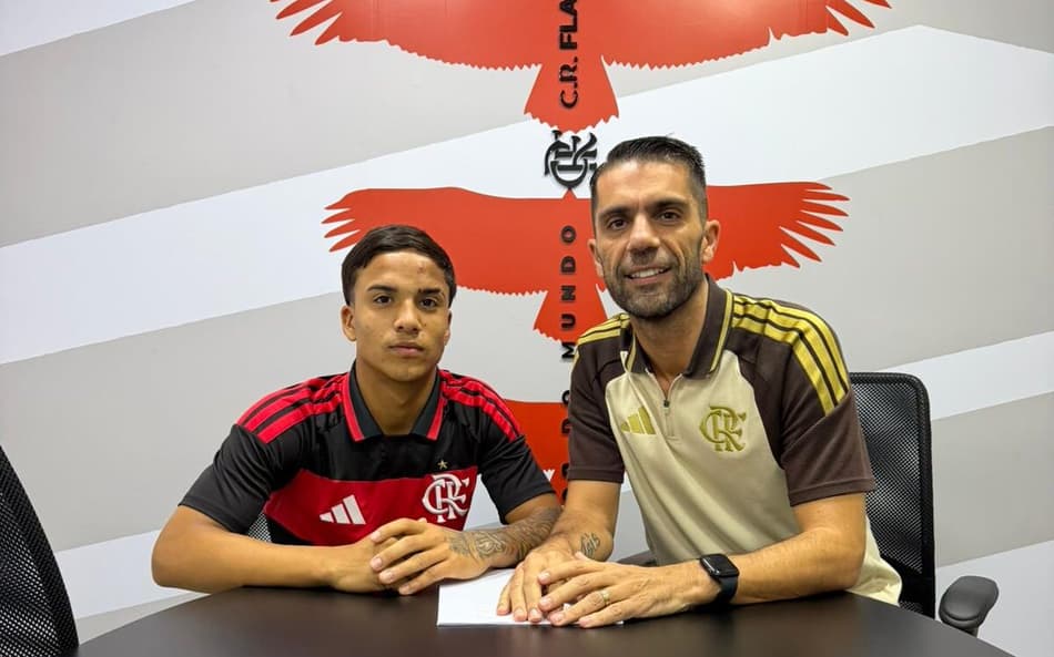 Flamengo oficializa contratação de Cristian Araújo, joia da Copinha que estava na mira do Grupo City